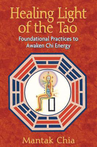 Bild på Healing light of the tao - foundational practices to awaken chi energy