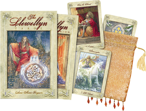 Bild på Llewellyn Tarot (Book & 78-Card Deck)