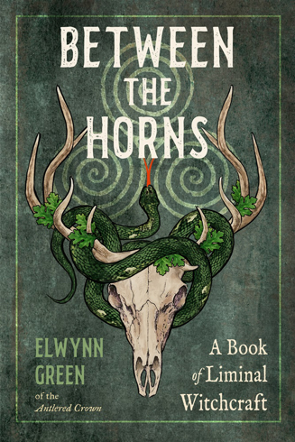 Bild på Between the Horns: A Book of Liminal Witchcraft